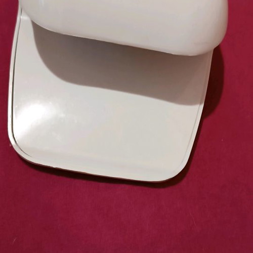 Nail dryer used for simple manicure with 2 AA batteries
