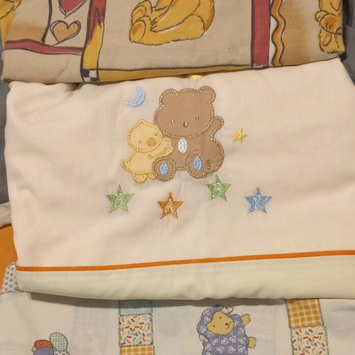 Baby crib blankets and sheets like new, 2 blankets and 3 sheets