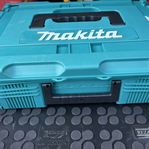 Makita brushless tool set with 4 tools and 3 batteries