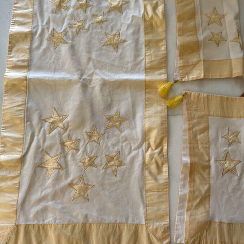 Table linen with 2 towels and 2 small towels used