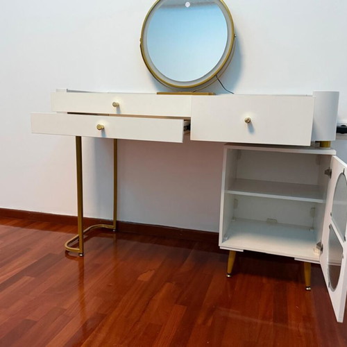 Jewelry box with illuminated mirror, white with wood