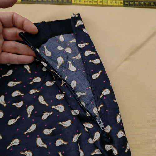 High-waisted pants with bird pattern like new, dark blue