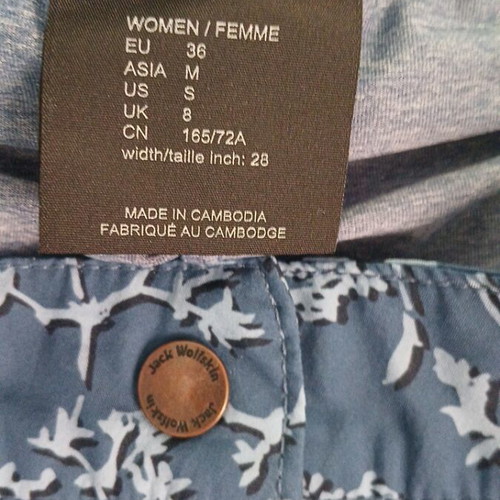 Jack Wolfskin skirt like new with integrated shorts, blue