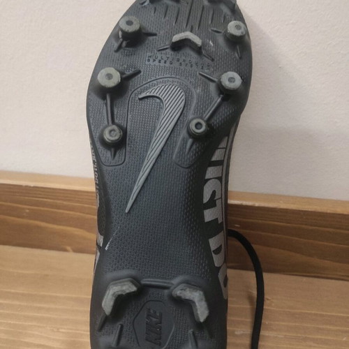 Nike football shoes kids like new, size 34, black