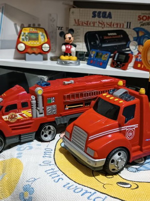 Matchbox fire trucks used, 2001-2003, sound and light functions