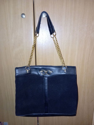 Τσάντα ώμου μεγάλη από βελούδο σαν καινούργιο, μαύρη