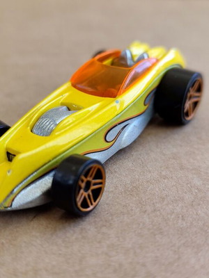Hot Wheels Shredded μεταχειρισμένο με χαλαρούς μπροστινούς τροχούς
