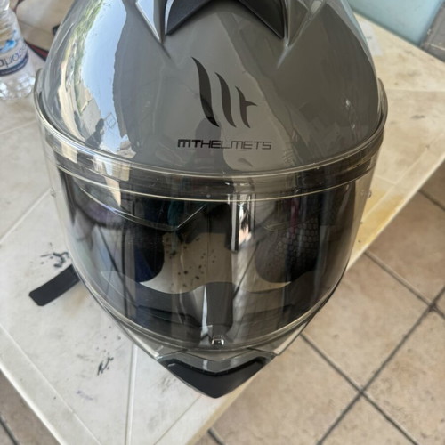 MT Helmets Motorcycle Helmet like new with sun visor mechanism