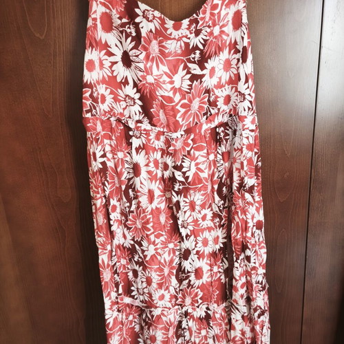 Floral red skirt midi like new, size L