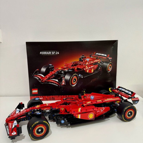 Lego Technic Ferrari SF-24 F1 model like new