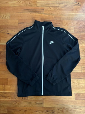 Яке Nike като ново, размер M, черно