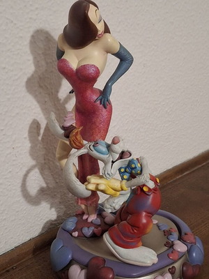 The Art of Disney Jessica & Roger Rabbit figure and jewelry box like new