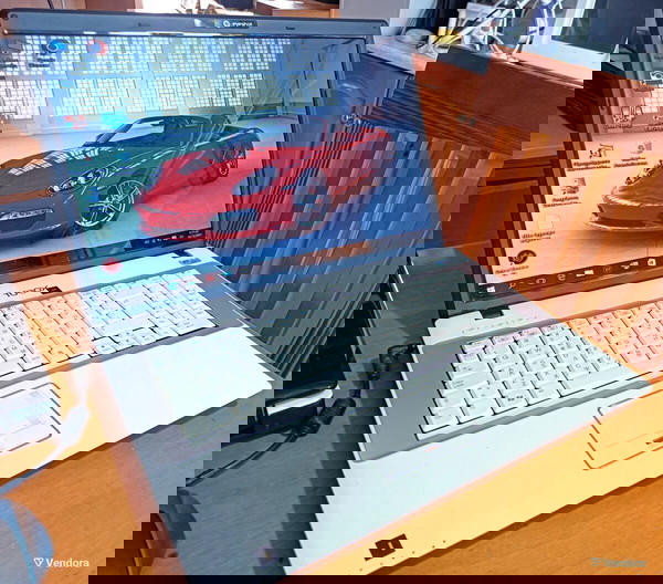TURBO-X W76 с процесор INTEL i5 и 17-инчов екран, функционален за резервни части