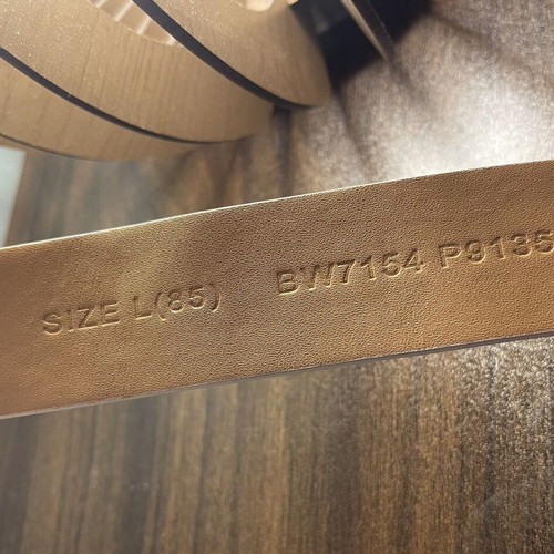 Guess white belt with gold details like new, size 85