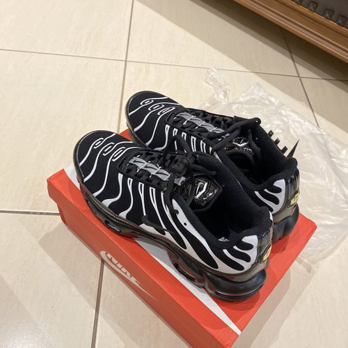Nike Tn men's shoes black/white new size 45