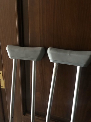 Crutches like new, used a few days
