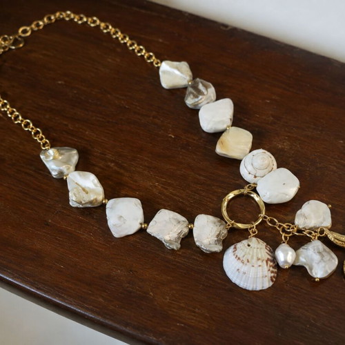 Necklace with shells and pearls, stainless steel