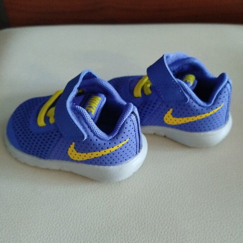Nike baby sports shoe used, size 17
