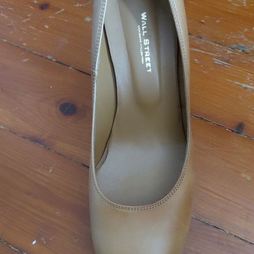 Wall Street leather pumps size 39 like new brown