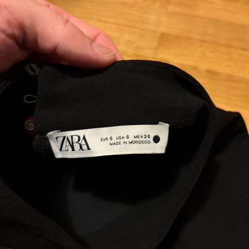 Zara sleeveless halter neck crop top size Small new black