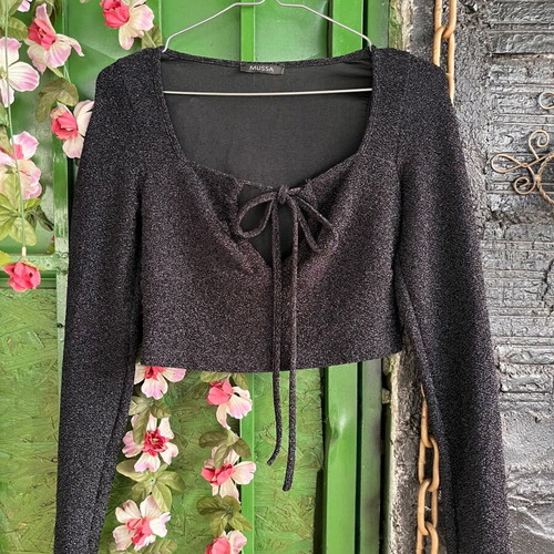Black long sleeve top with chest tie like new, size L