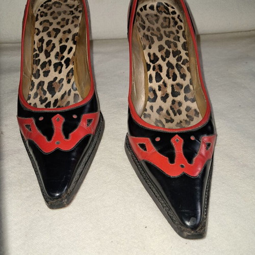 Dolce & Gabbana pointed pumps in black and red, like new size 38