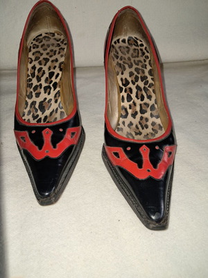 Dolce & Gabbana pointed pumps in black and red, like new size 38