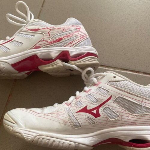 Mizuno volleyball shoes used, pink, size 38