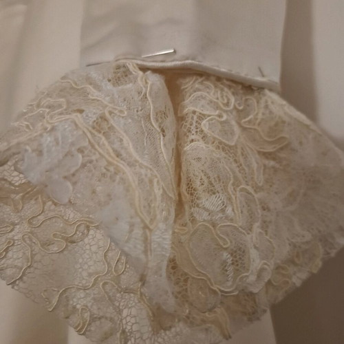 Wedding dress vintage handmade like new with Chantilly lace, silk fabric