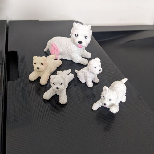 Dog figures like new, set of small miniatures