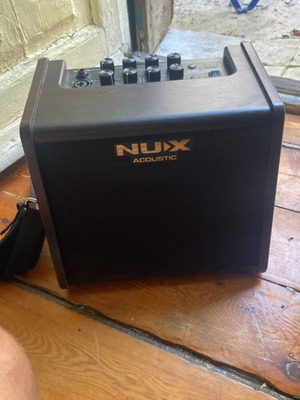 Nux Stageman 2 AC25 busking amplifier