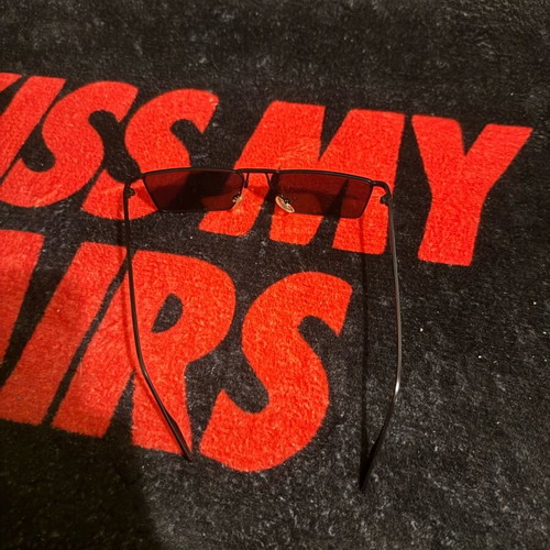Sunglasses like new, black no logo