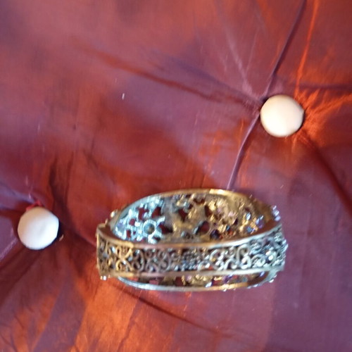 Vintage bracelet new, pink, heavy and beautiful