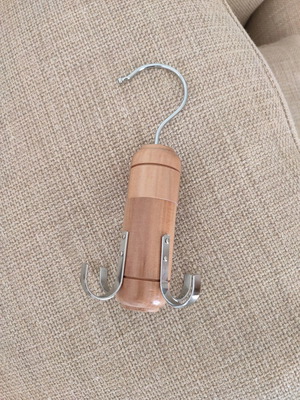 Κρεμάστρα περιστρεφόμενη για ζώνες και τσάντες σε άριστη κατάσταση