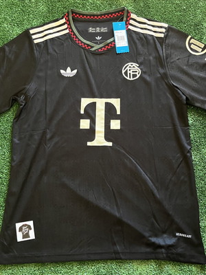 Bayern Munich Jersey new with tags, official replica, size Large
