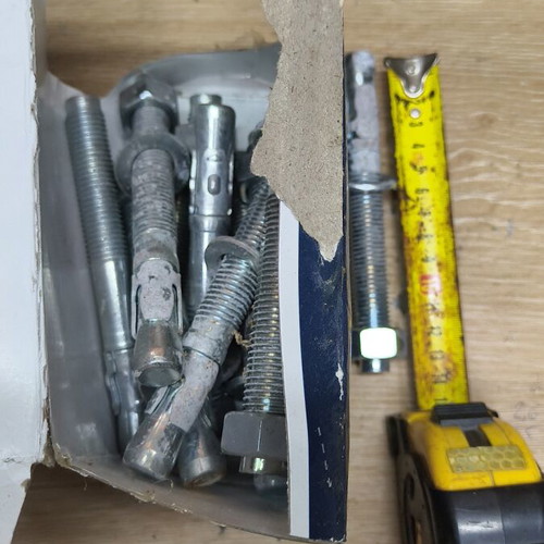 Heavy-duty concrete anchors set of 10 like new