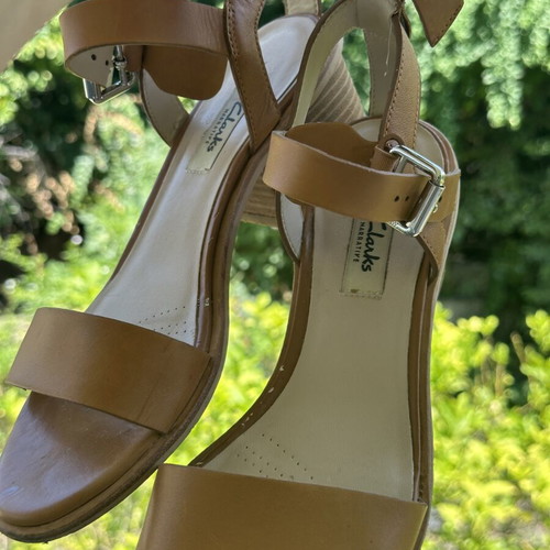 Clarks Narrative leather sandals size 39, tan, like new