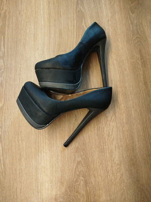 Black pumps used with double platform size 39