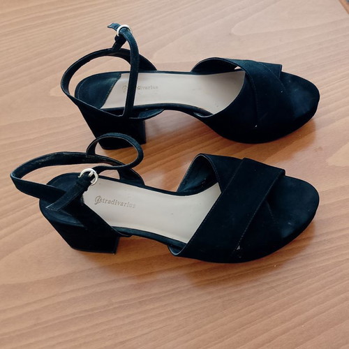 Stradivarius sandals used, black size 38 with thick heel