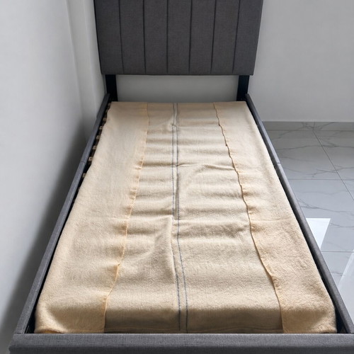 Bed 3.5 feet new, without mattress