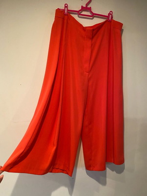 Zara crop pants like new, coral color, size XL