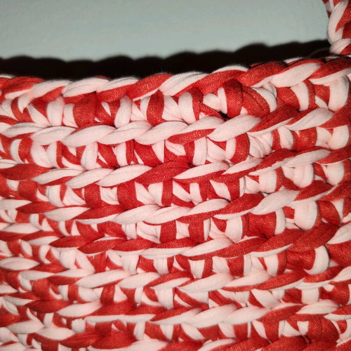 Crochet shoulder bag made of mako yarn pink-red new