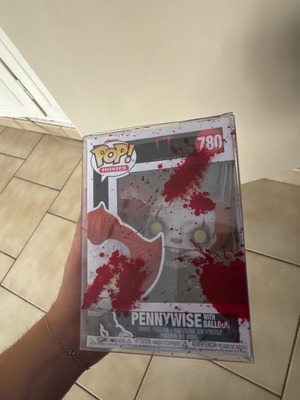 Funky Pop 780 Pennywise with ballon new with special box