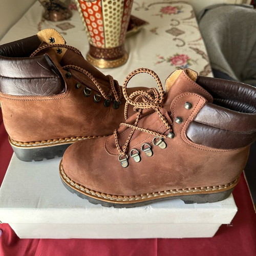 Booties Greek made like new, waterproof, size 36