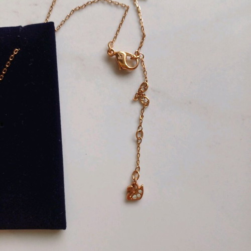 Swarovski necklace in rose gold, like new
