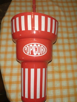 Set of 2 large plastic mugs new with pineapple lid