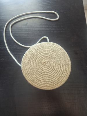 Round straw shoulder bag beige like new