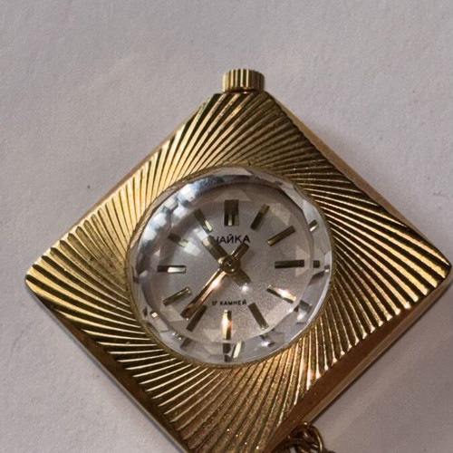 Chaika 1970 mechanical women's watch with chain and diamond-cut crystal