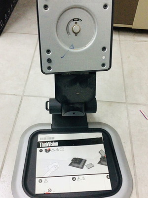 Βάση οθόνης υπολογιστή μεταχειρισμένη για επαγγελματική χρήση