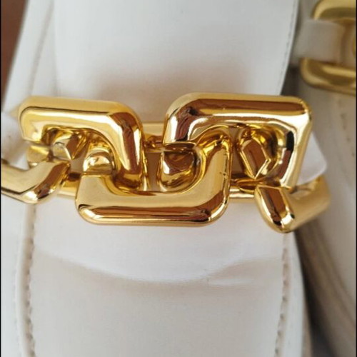 White loafers with gold chain, like new, size 40.5-41